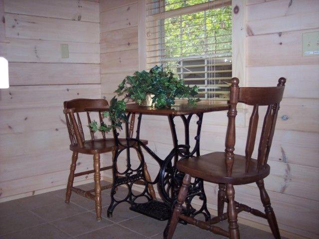 New River Trail Cabins Galax Room photo